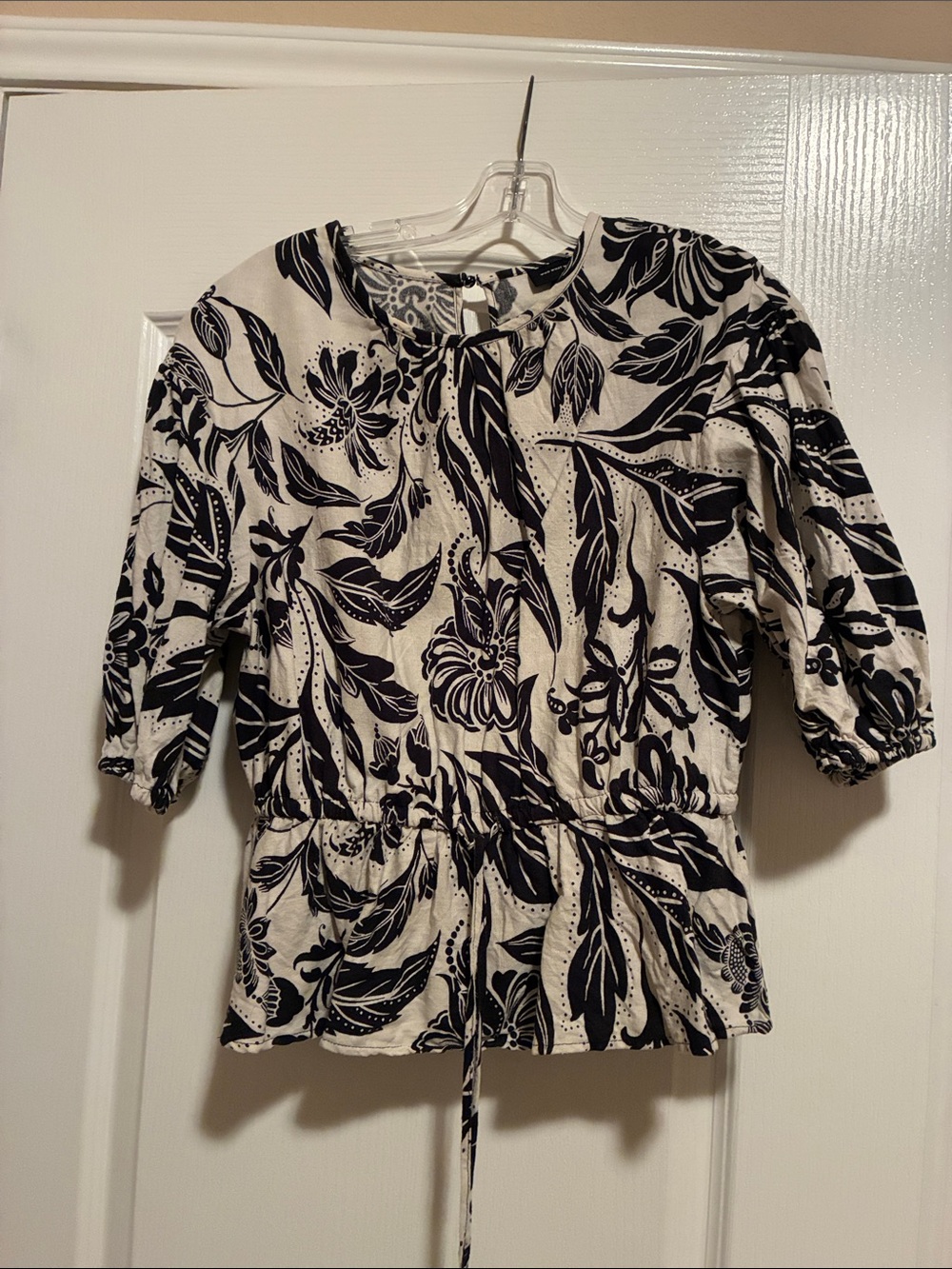 Who What Wear White and Black Floral Cinch-Waist Blouse